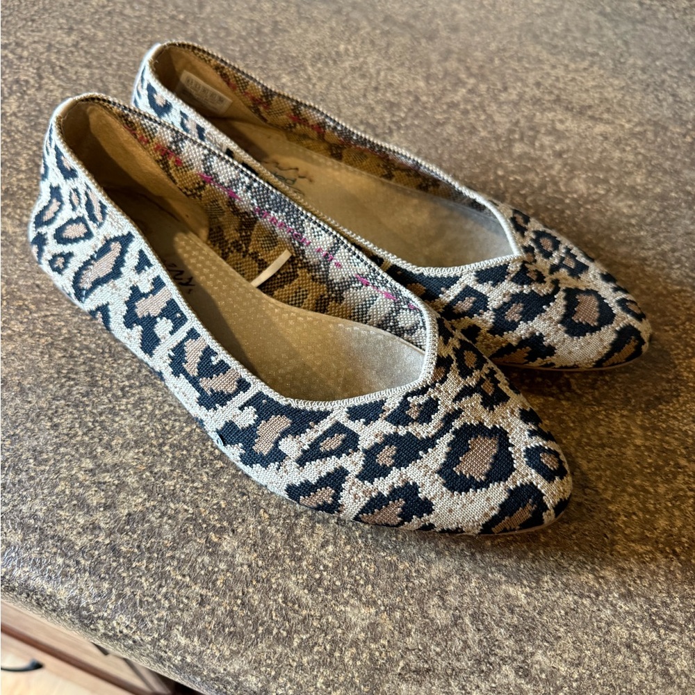 Skechers Leopard Print Ballet Flats - Black & Tan